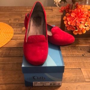 Cliffs by White Mountain Red Suede Flats